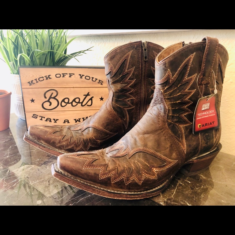 Available Sz 7 Cowboy Boots Ariat Cowgirl Booties